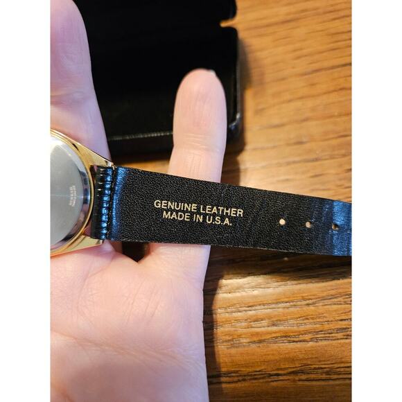 Sweeping Impressions Time In Motion SP Daylight Watch With Moving Train New - Picture 6 of 6